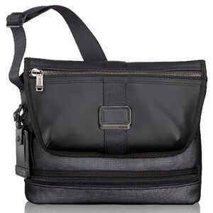 TUMI ALPHA BRAVO TRAVIS CROSSBODY MESSENGER BAG BLACK GREY IN REFLECTIVE SILVER